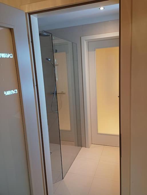 Spacious Modern 3 Bedroom Aparment * Praga